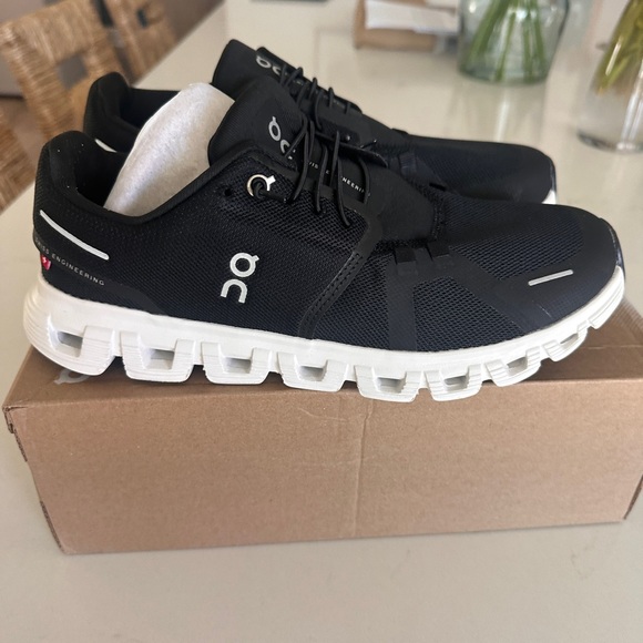 On Clouds Shoes - On Cloud - cloud 5 - size 9